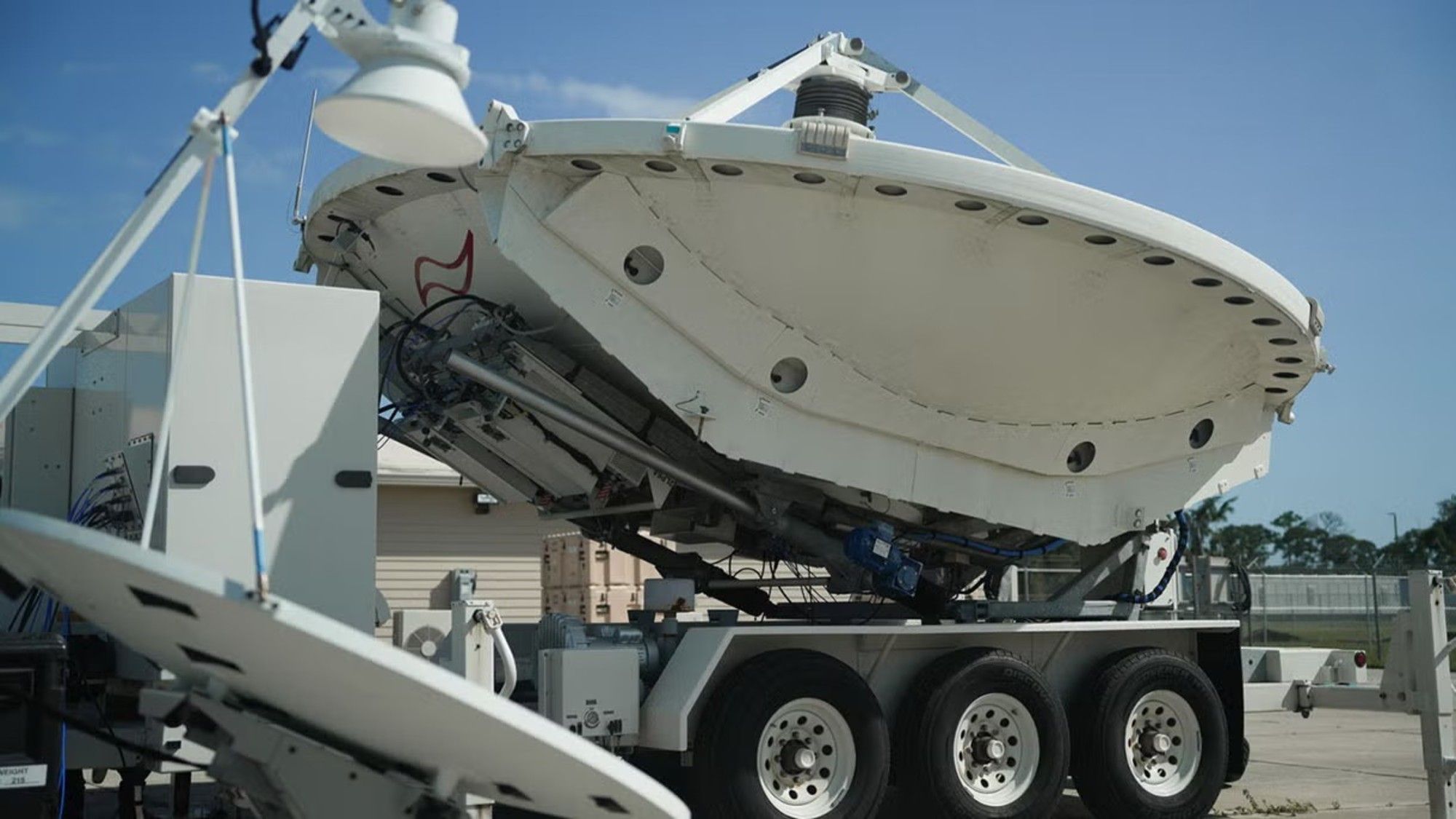 [EN]  The US Space Force just got a new electromagnetic weapon to jam adversary satellites 